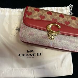Brand new woman’s coach purse